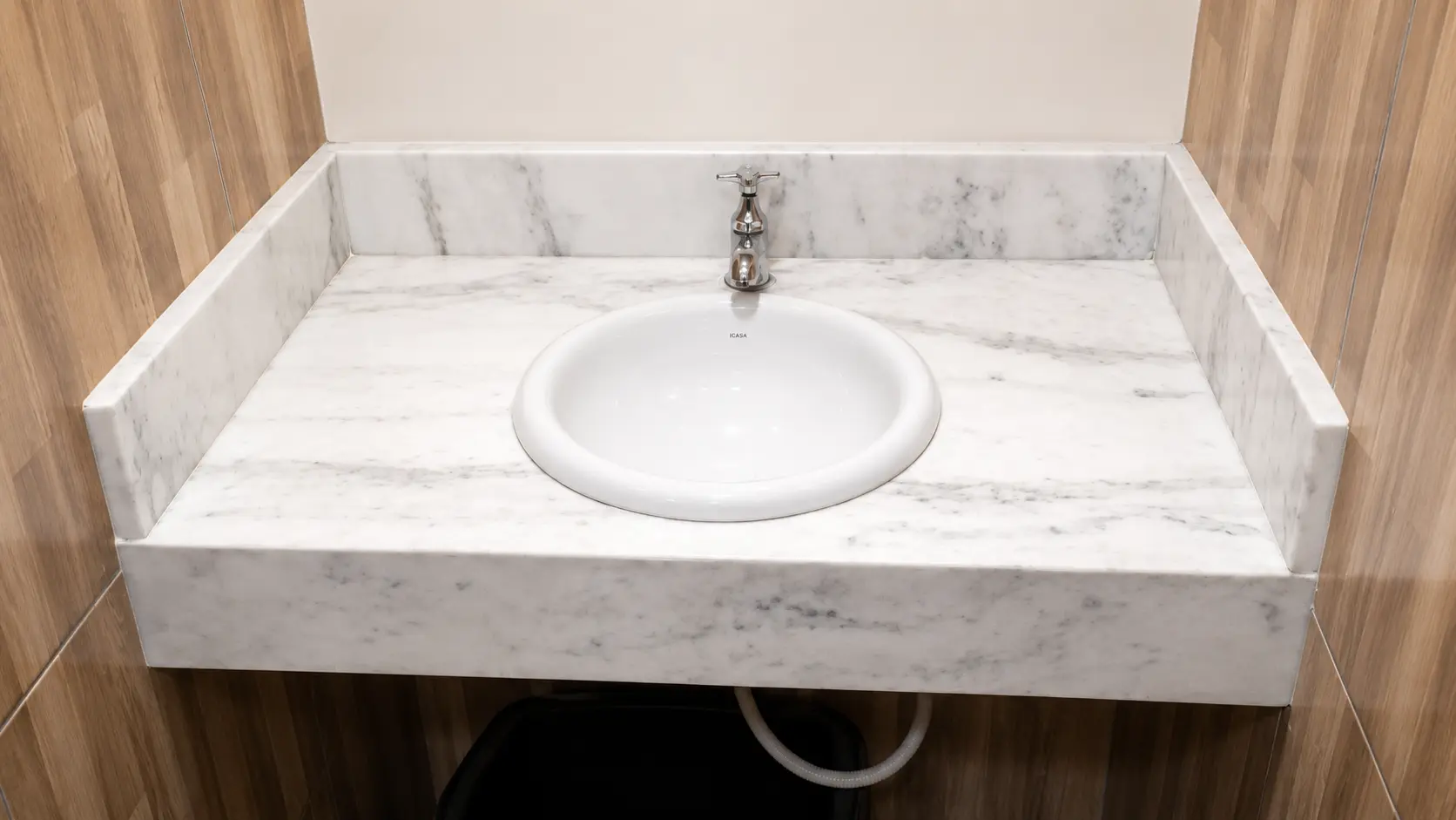 Lavabo em Mármore Travertino — Amazonita Mármores