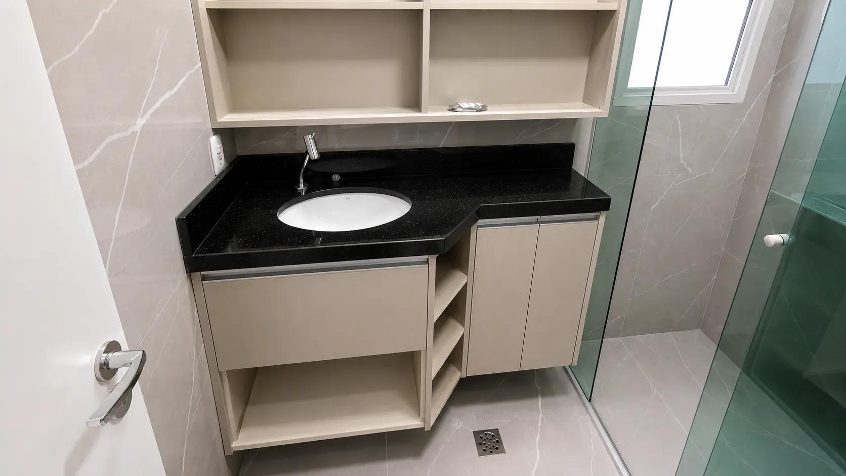 Banheiro Suíte em Mármore Branco — Amazonita Mármores