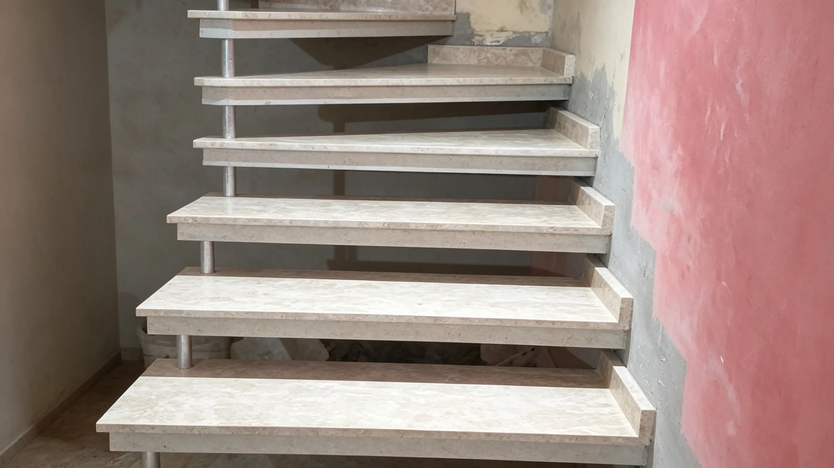 Escada em Mármore e Granito — Projeto 07