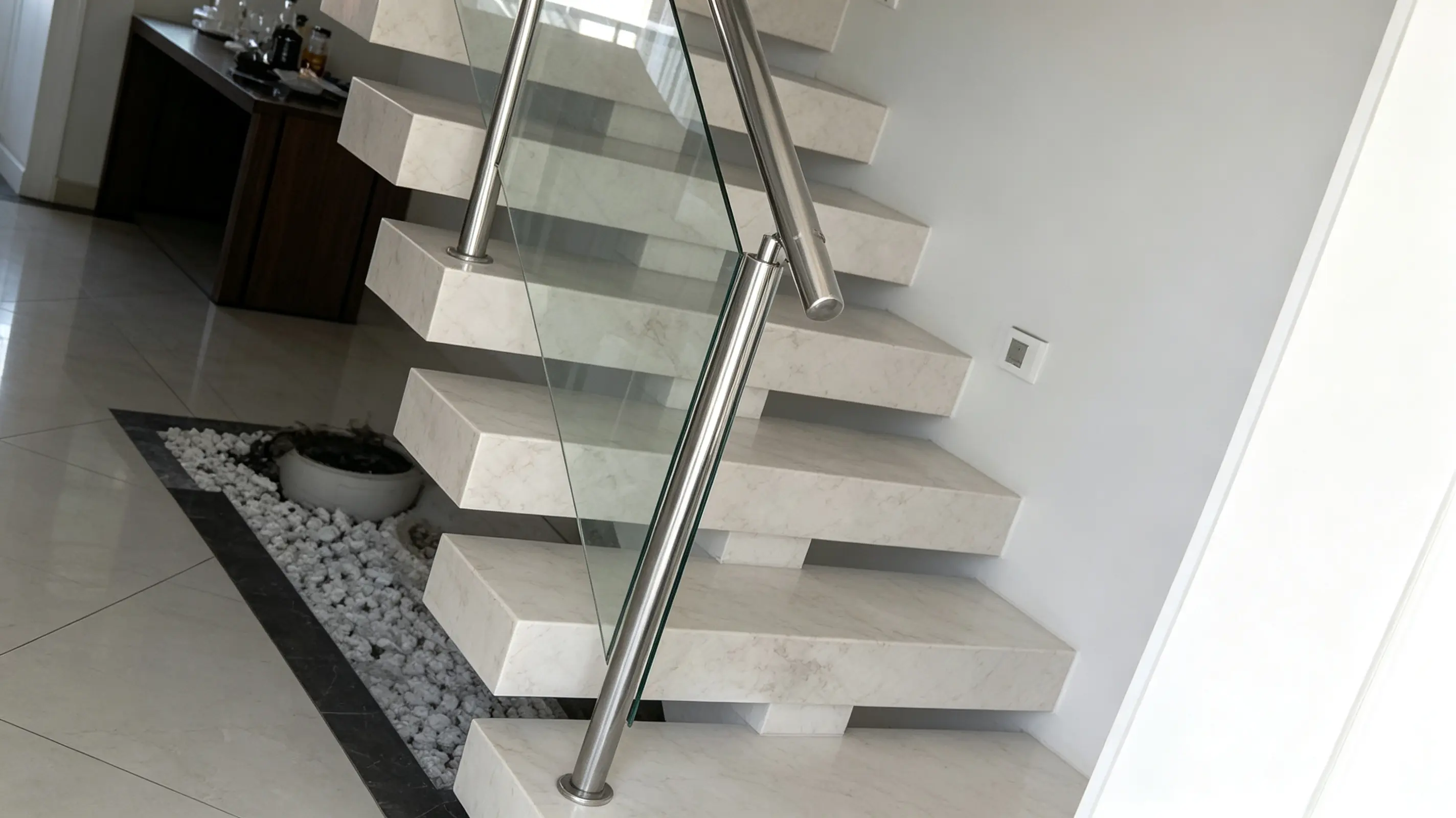 Escada em Mármore e Granito — Projeto 08